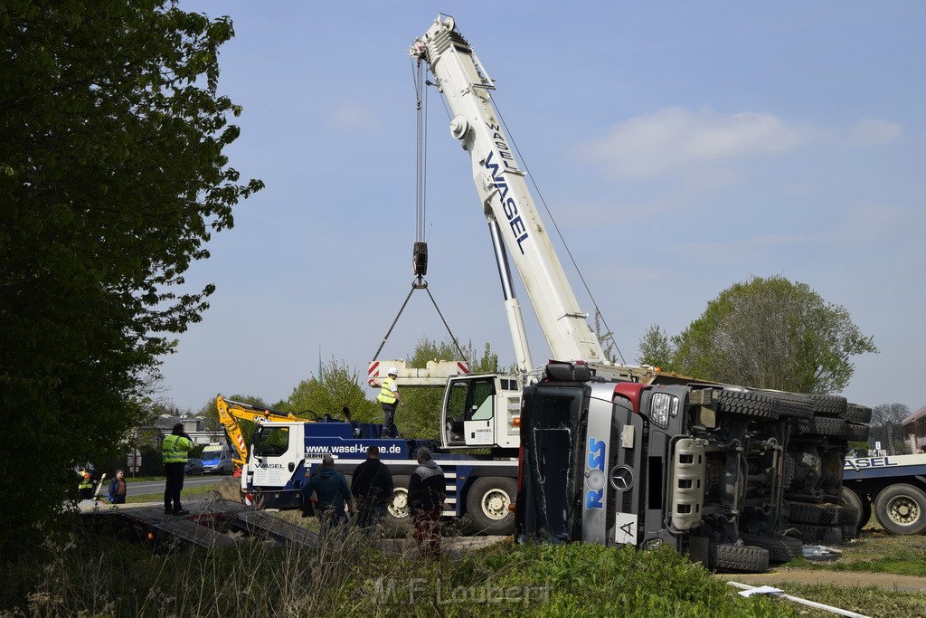 Schwerer VU LKW Zug Bergheim Kenten Koelnerstr P428.JPG - Miklos Laubert